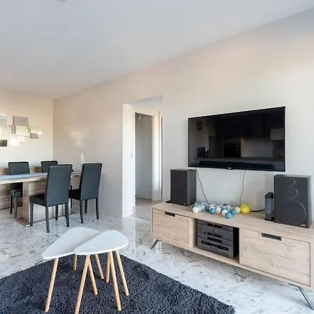 , Piscine Apartment *